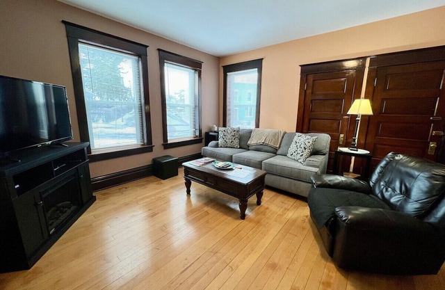 The Gallatin - Spacious 1 Bed Dog Friendly