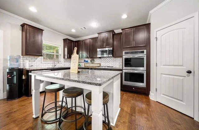 Safe & Spacious 5-bedroom house in enjoyable Atlanta with AC, WiFi, and More...