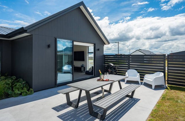 4 bdrms, close to Kokomea Shopping Centre & Taupo's Indoor Entertainment Centre