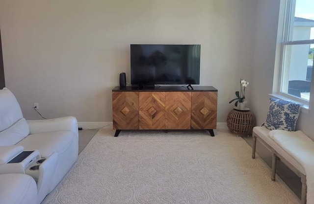 Large, new house in Apollo Beach FL centrally located to beaches and airports