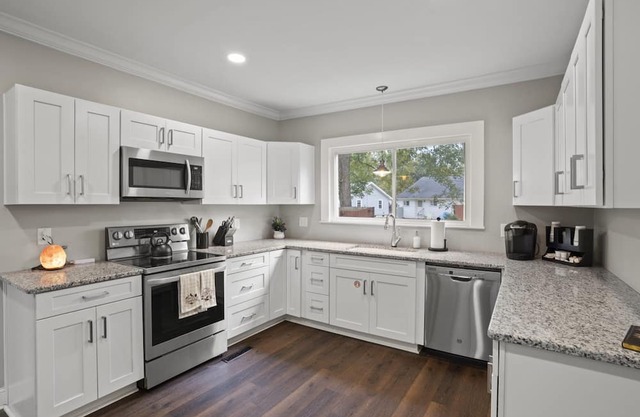 4BR Bungalow by Swamp Rabbit: Pets and Playground