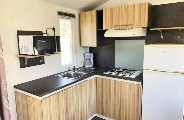 CAMPING O BEAU LAURIER ** - Mobile home Ibiza 58 4 to 6 people - 4 people. included in the price