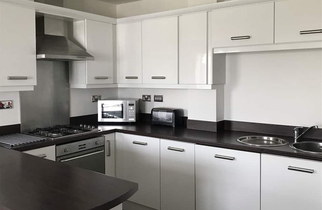 Modern, Liverpool Apartment, Entire Place, Free parking