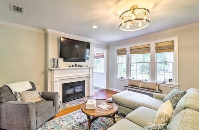 TwinCottage 3 bedrooms in historic Avondale - walk to shops and restaurants