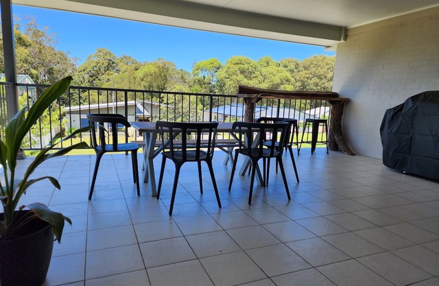 Entire home located 450m from Burrill Lake