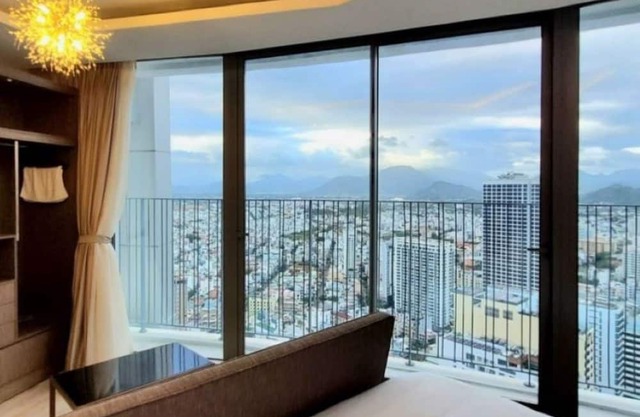 Large Ocean View Apartment with Bathtub, close to Night Market & Attractions