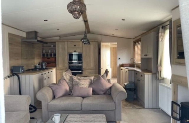Pet/Child Friendly 2 Bedroom Orchard Caravan