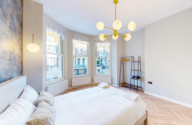 Stunning 3BD Apartment in Kilburn with an outdoor area
