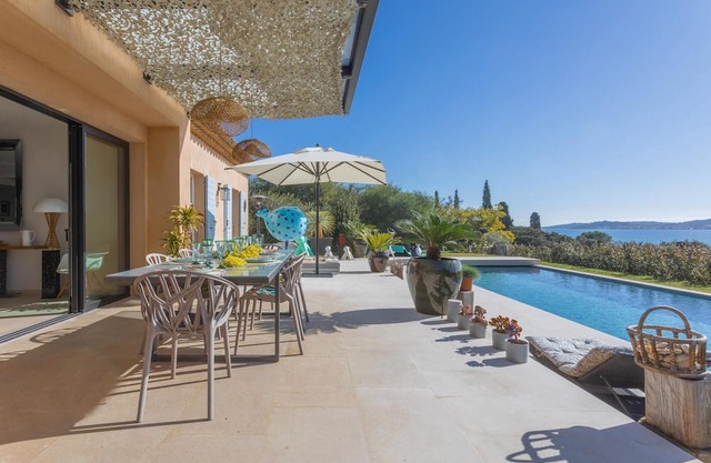 Villa 250 m² | Sea view | Luxury | car park