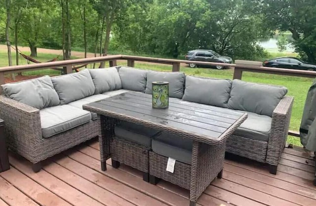 Cozy lake place close to the cities on Goose Lake
