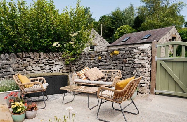 Quirky 2 bedroom stone cottage in the vibrant village of Tideswell.