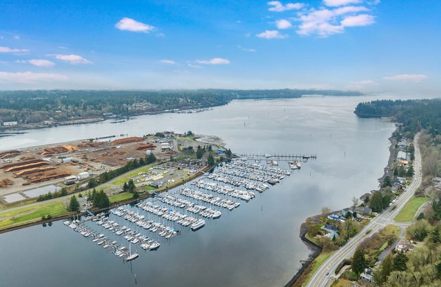 Heart of Olympia, 3beds 2.5 bath, Private House, Fenced deck and backyard