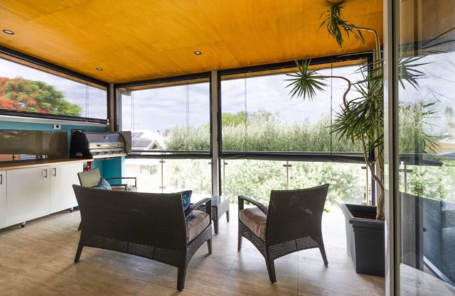 Luxurious apartment walk to the beach 2 bedrooms