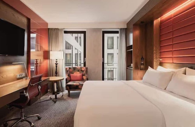 Spacious Rooms For Families, Unwind After Exploring Berlin | Near Alexanderplatz