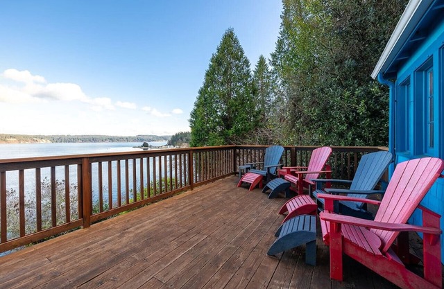Sunrise View Waterfront Getaway