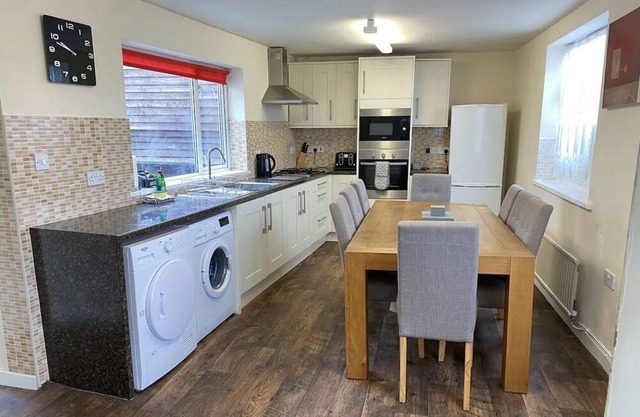4 Bedroom Home, Newport