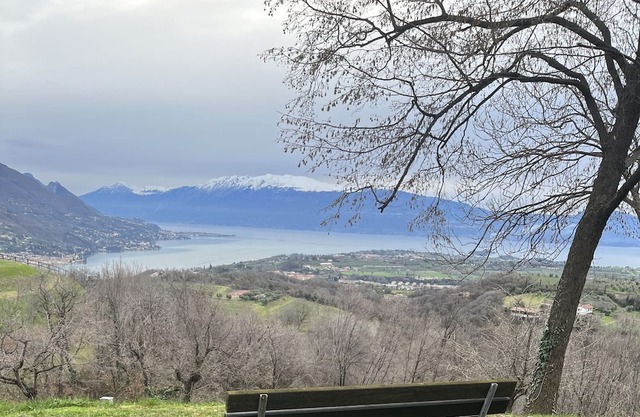 Villa Anna.-Villa singola collinare con splendida vista lago