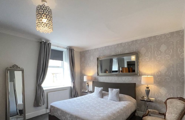 Large 3 Storey Home From Home Apartment