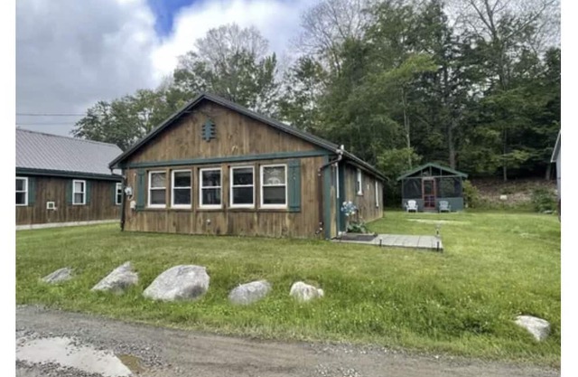 Black bear cottage in desirable pinkhams cove in great pond