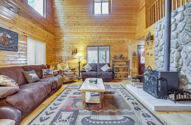 Utah Cabin Retreat: 32 Mi to Brian Head Resort