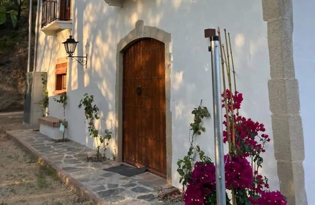 Katalanische Masia mit Großzügigem Platzangebot, Pool, Garten Inmitten der Natur