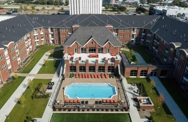 Poolside Paradise near Mall of America & MSP