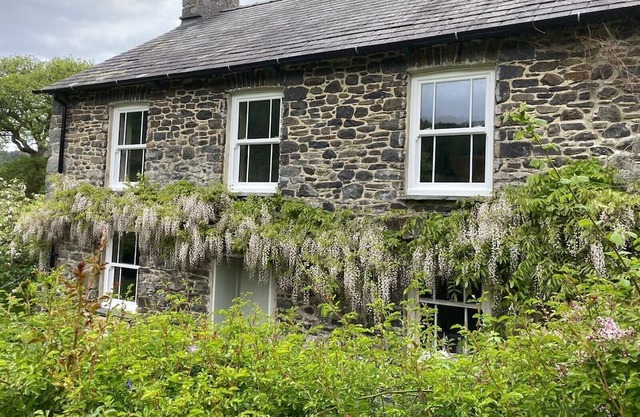 Escape to Tranquility: Your Dog-Friendly Country Cottage Retreat in a Blissfully Rural Haven