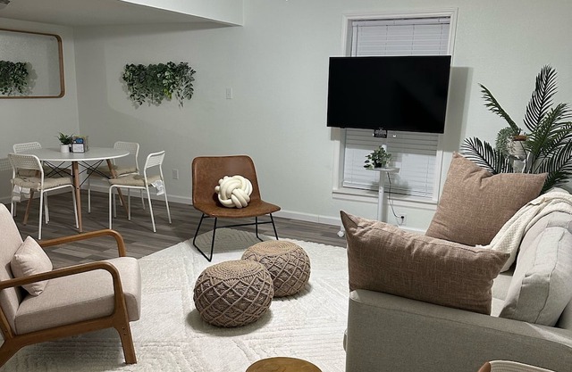 Minimalistic Arlington Duplex Close to Everything!