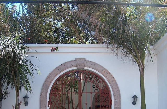 TORTUGA STUDIO on the sea. Sweet, colorful and secure. Perfect for one or two.