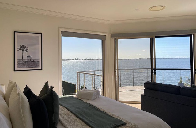 Luxury Lakeviews - The Lake House Mulwala