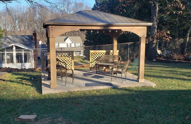 Minutes from National Harbor. Family-friendly home in a quiet neighborhood.