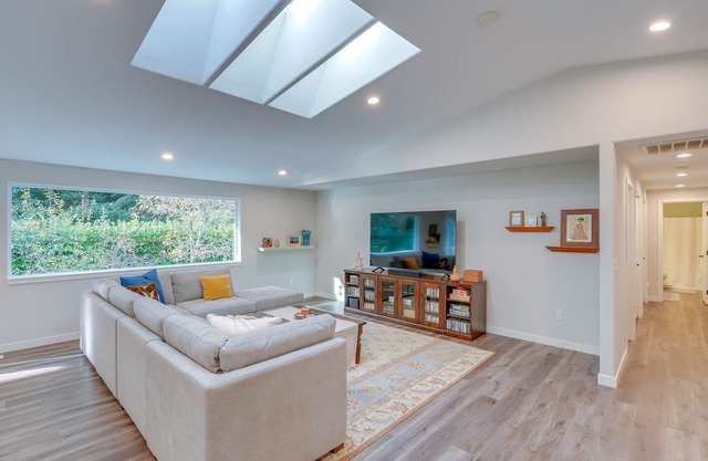 Charming Bellingham Home: Backyard, Walk to Beach!