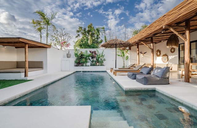 Villa Ruta 2 | 2-Bedroom Tropical Oasis Walking Distance to Nyanyi Beach