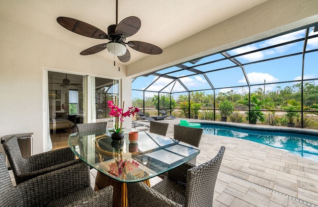 Contemporary Single-Family Home Located in Rotonda Lakes.20min to Boca Grande!