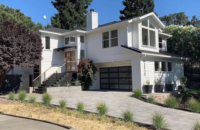 4 Bd/ 3Ba - Sleek, Modern, Remodeled Home
