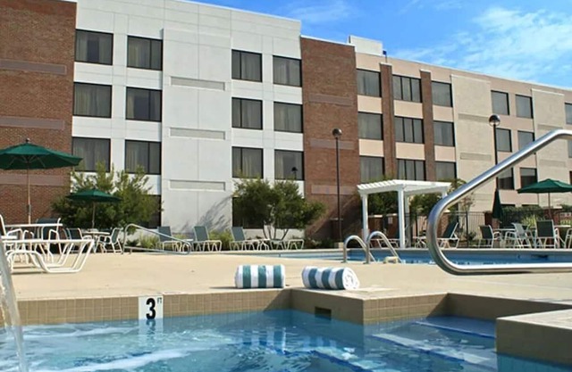 Southern Comfort! Onsite Pool, FREE Parking! Minutes to Rocky Mount City Lake