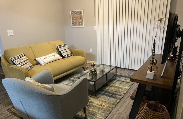 2 bedRM-2 Full bath apt. By 288 and beltway 8 NO CLEANING FEE.
