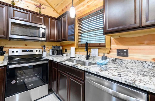 Homey 2 BR Cabin