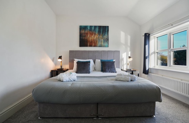 Cottage Cross: Spacious 2-Bed Charm, Where Home Whispers Warmth and Comfort!