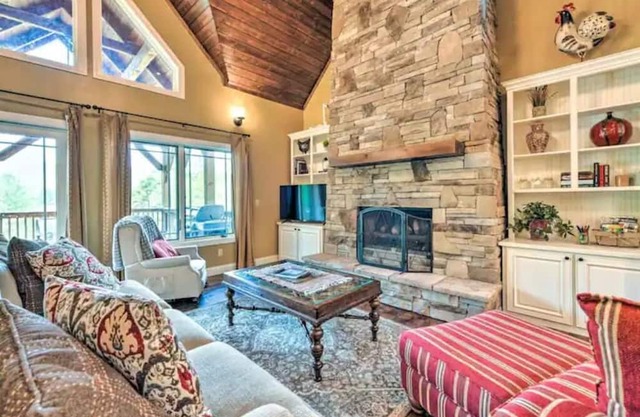 Secluded Family Getaway on 3 Acres!