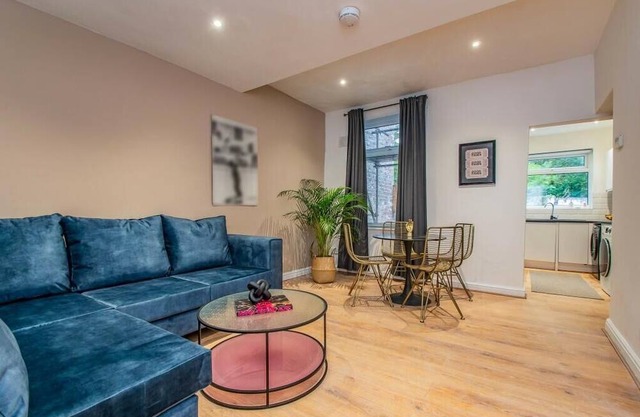 Newly refurbished, commuter friendly, fast WiFi