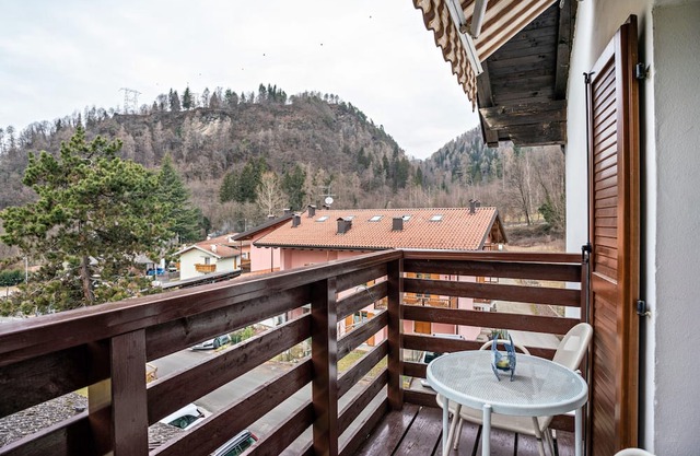 Vacation Home "Chalet Bella Vita Pergine Valsugana" with Mountain View, Shared Terrace & Wi-Fi