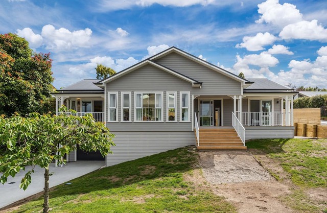 Sparkly and New with wi-fi and 2 minutes to Botanical Gardens