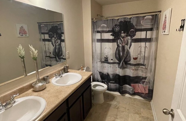 Beautiful Home near Airport with all amenities