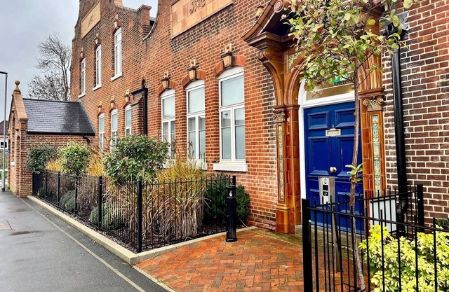 Pass the Keys | Stylish Unique 2 Bed Duplex Apartment with Parking