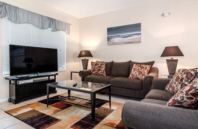 Windsor Palms 6 Bed 4 Baths #8008