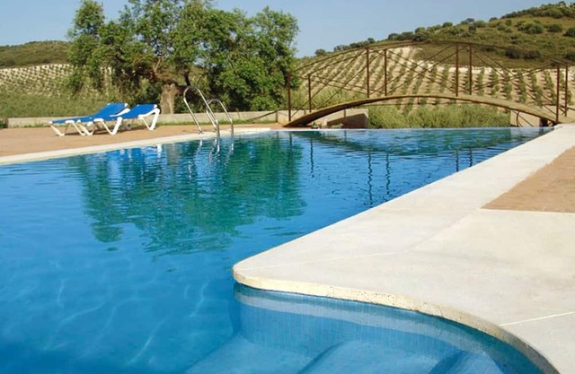 Homerez - Nice house for 4 ppl. with shared pool and terrace at Estepa