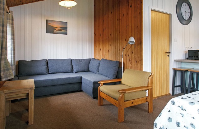 Comfortable lodge with one double and one twin.