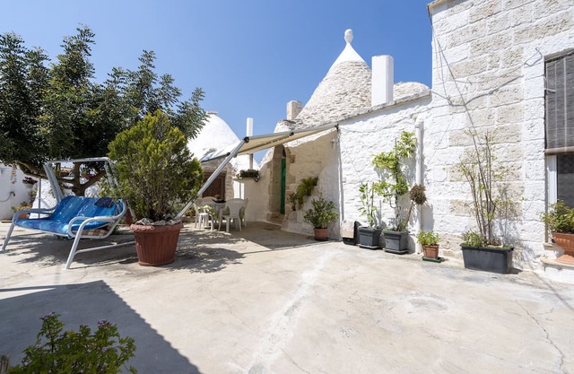 Holiday Home 'Trullo Antica Pietra' with Private Terrace, Private Garden and Air Conditioning