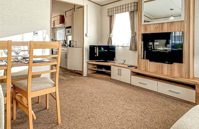 2 bedroom accommodation in Newbridge, Nr Yarmouth